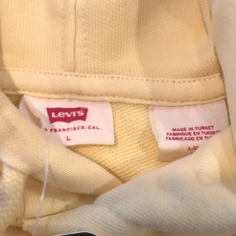 Yellow Levi’s Hoodie L. Bought In Iceland (Suitcase Lost ☹️). NWT. - Picture 4 of 5